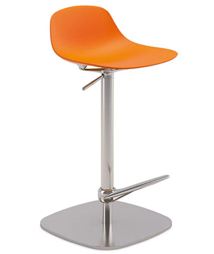 Mini loop stool si inserisce perfettamente in contesti domestici sia minimal che chic