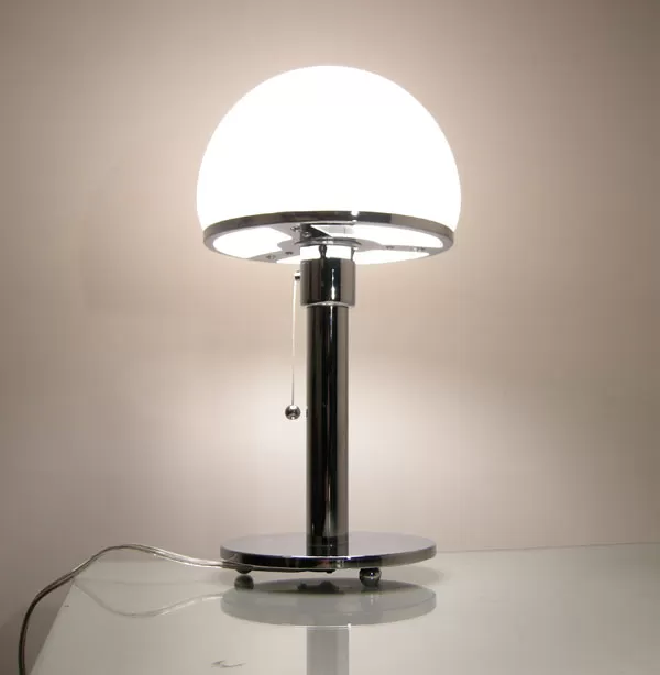 Lampada-base-in-acciaio-Wilhelm-Wagenfeld-1923-1