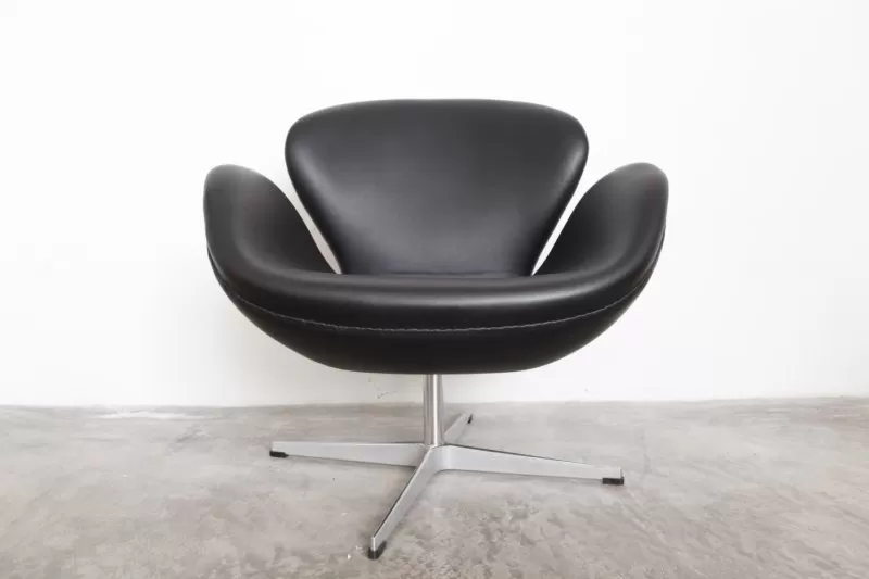 Poltroncina-Swan-Arne-Jacobsen-5