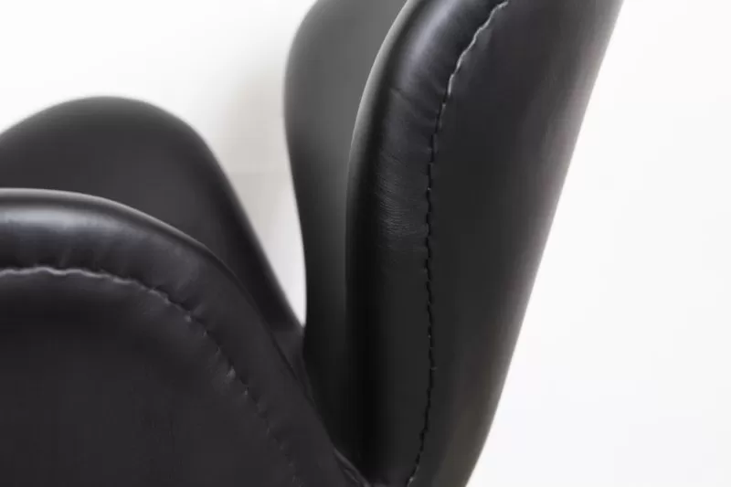 Poltroncina-Swan-Arne-Jacobsen-6