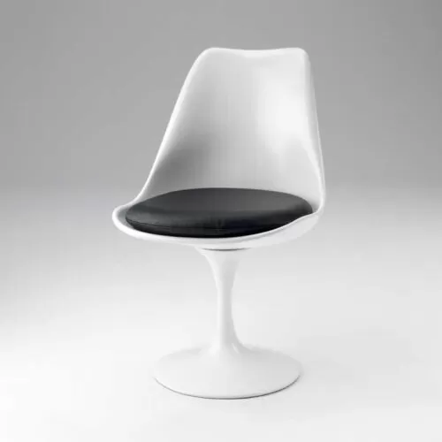 La sedia Tulip è un must, un elegante mix di rigore costruttivo e forme morbide.