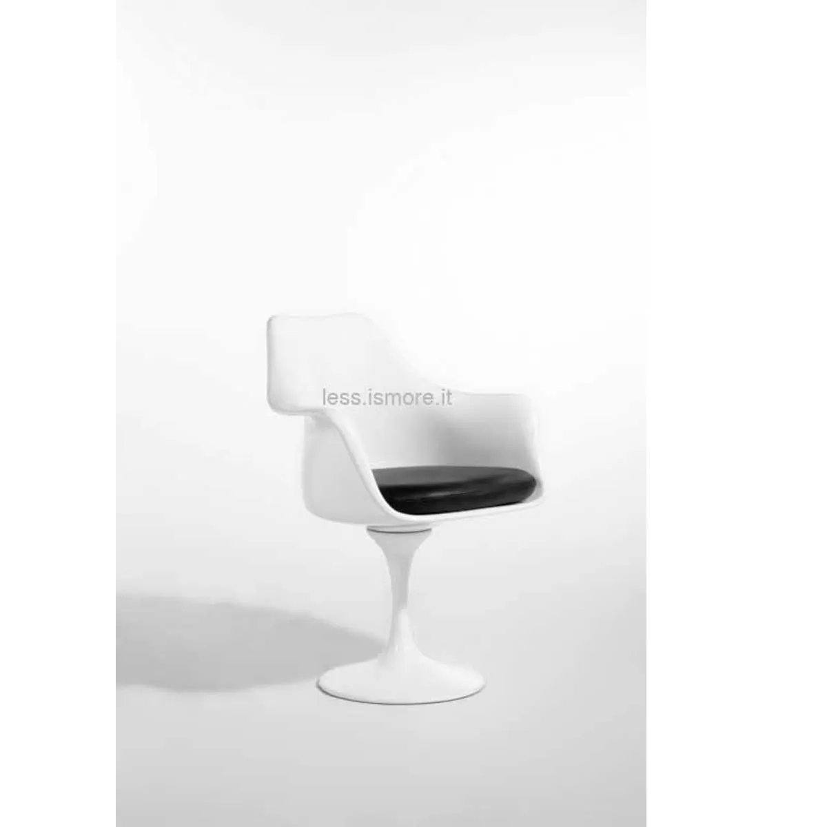 poltroncina-tulip-eero-saarinen-riedizione