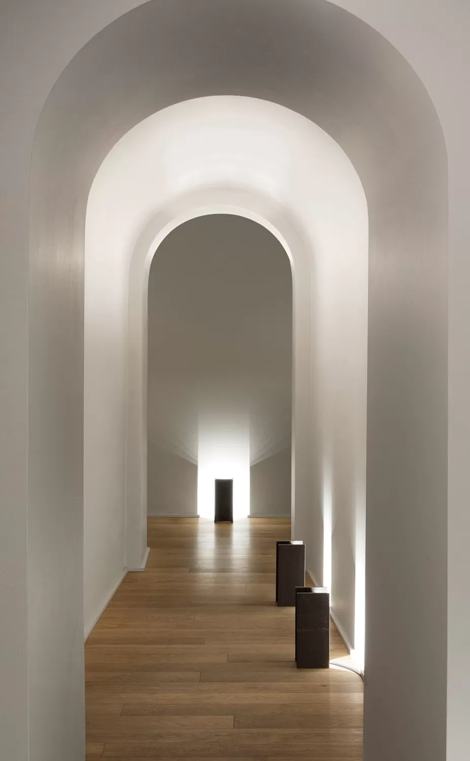MAIS PLUS QUE CELA JE NE PEUX PAS, Nemo Lighting