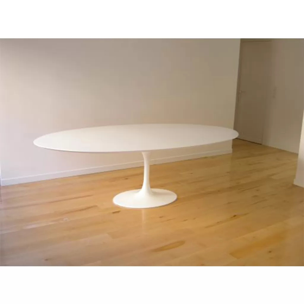 Eero Saarinen - Tavolo Tulip, ovale, con piano in MDF - Riedizione