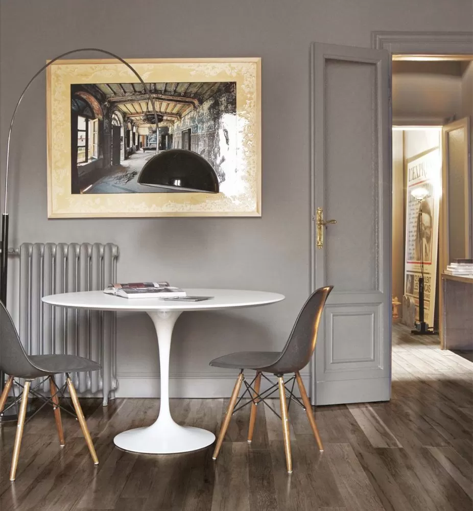 Tulip - tavolo tondo (piano in laminato liquido) – Eero Saarinen - riedizione - immagine 2