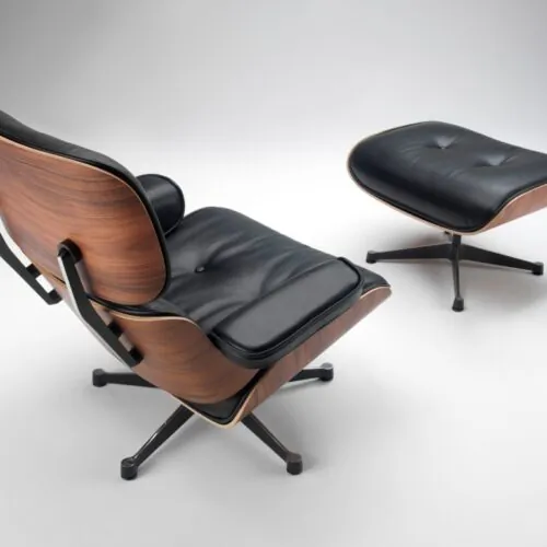 Poltrona Eames in palissandro e pelle nera - Riedizione